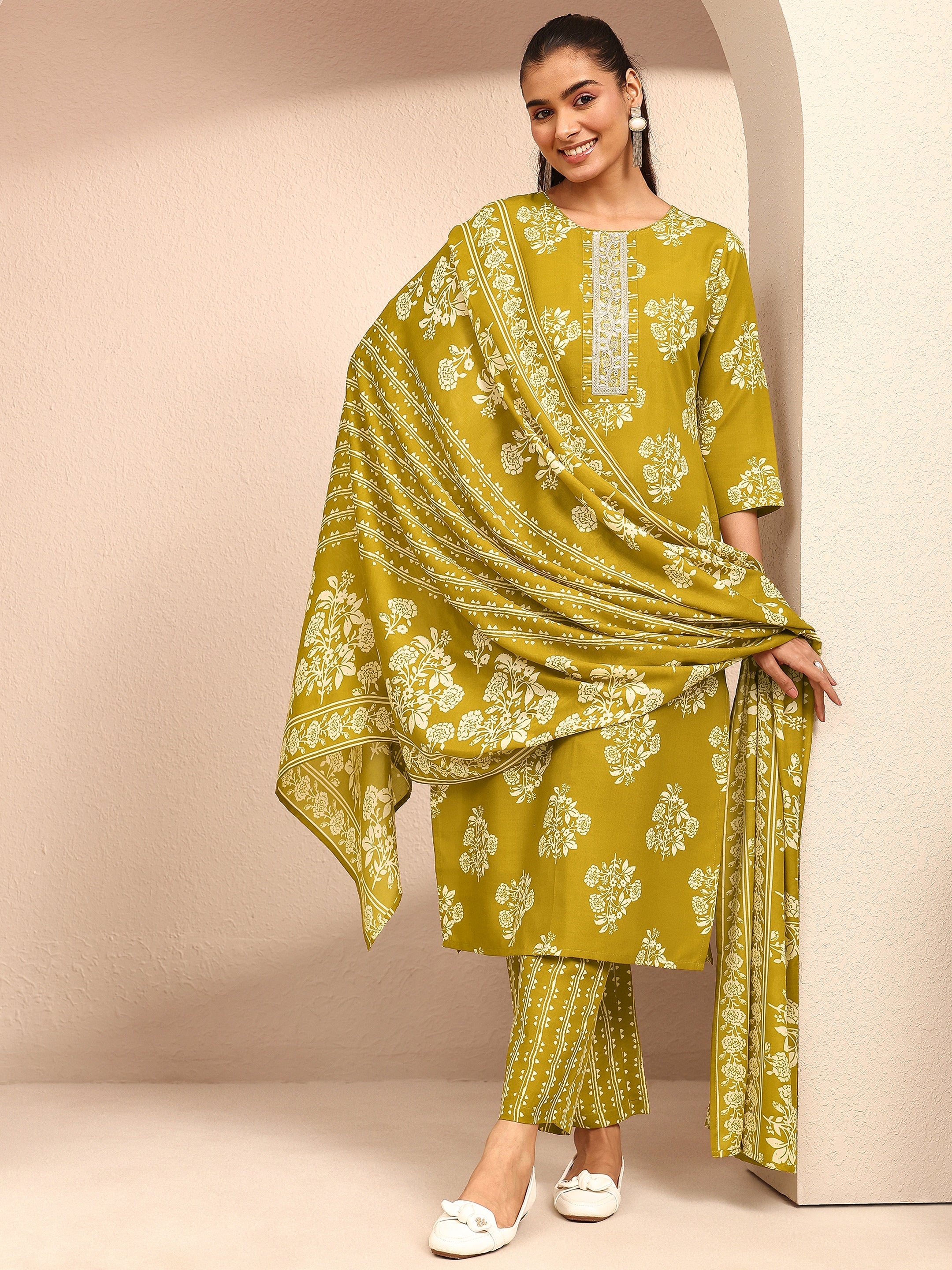 Green Printed Cotton Blend Straight Suit Set With Dupatta-image-41