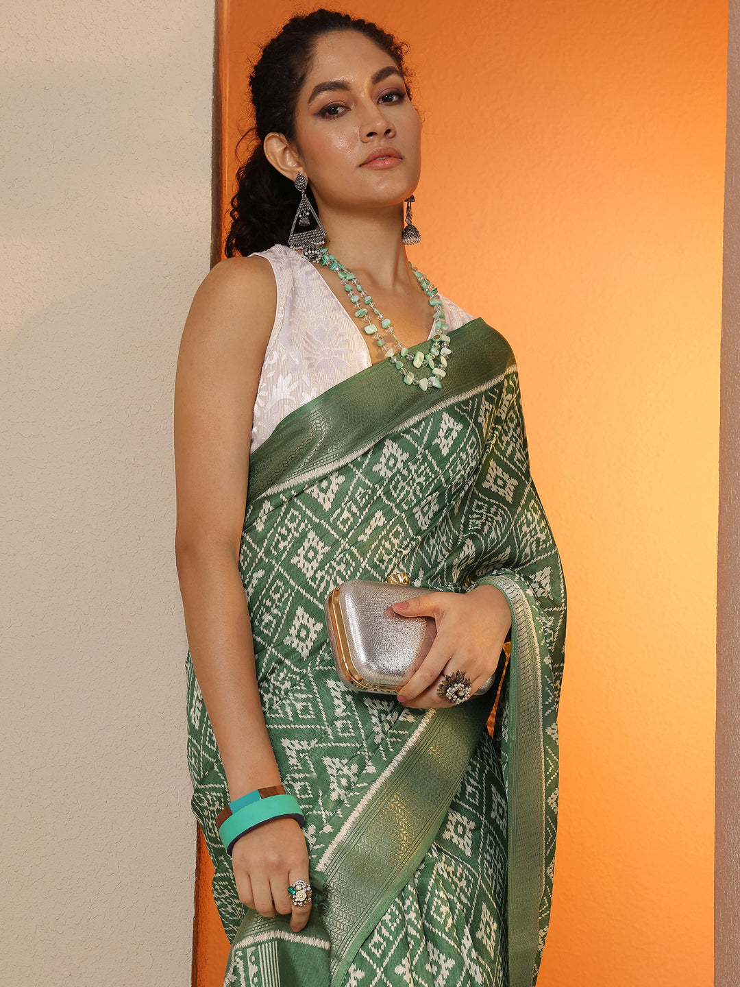  Green Printed Silk Blend Saree With Unstitched Blouse Picece 