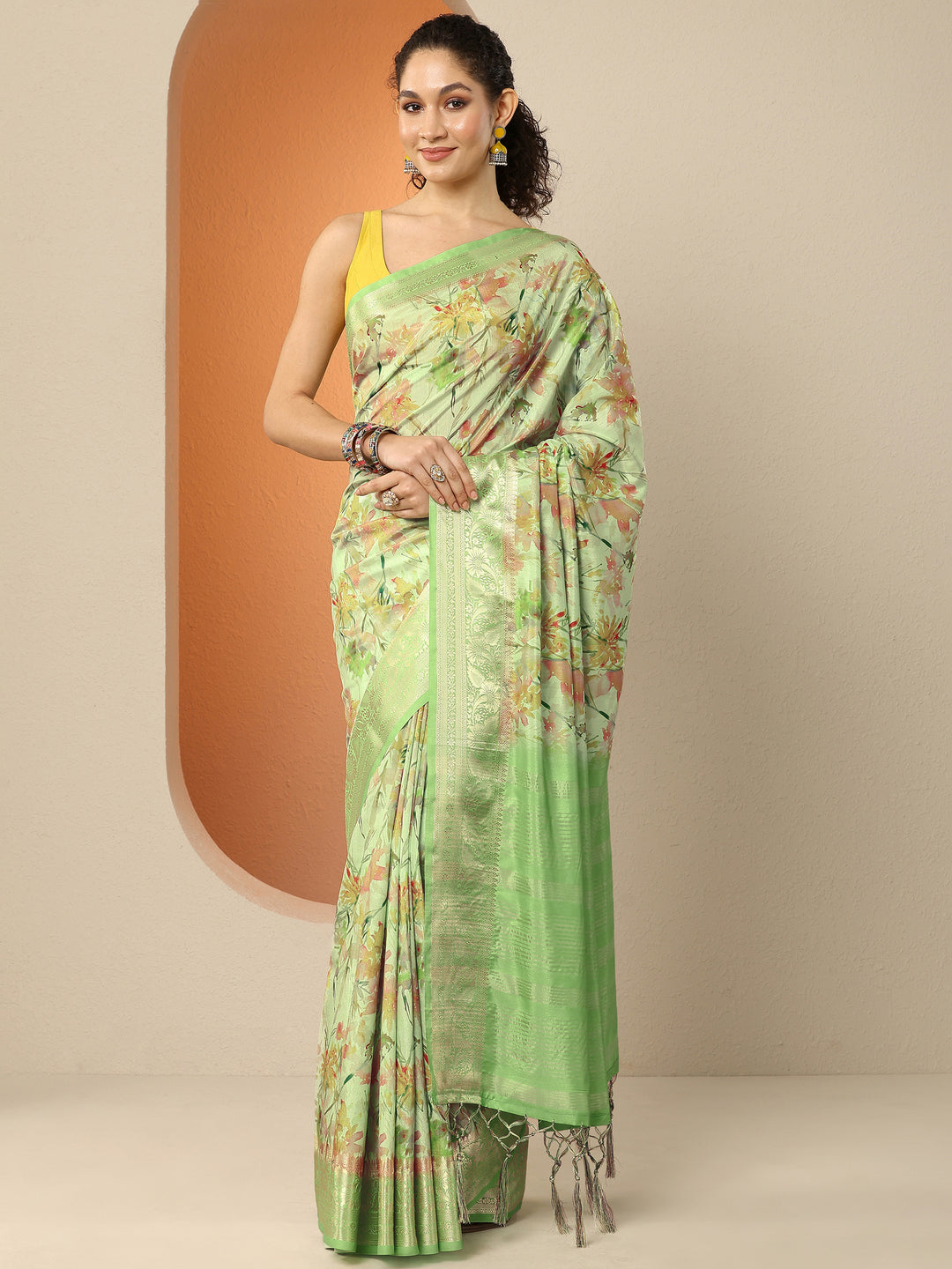 Green Printed Silk Blend Saree With Unstitched Blouse Piece