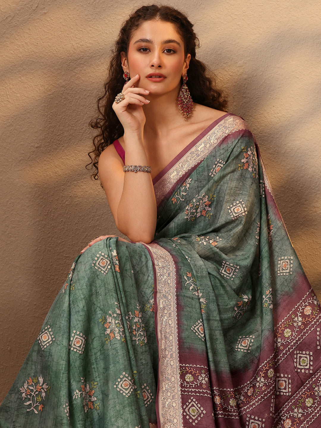 Green Printed Silk Blend Saree With Unstitched Blouse Piece