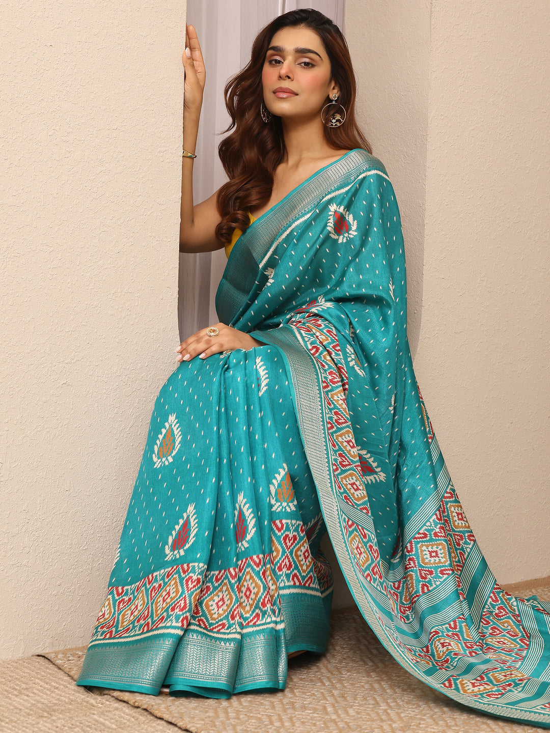 Green Printed Silk Blend Saree With Unstitched Blouse Piece