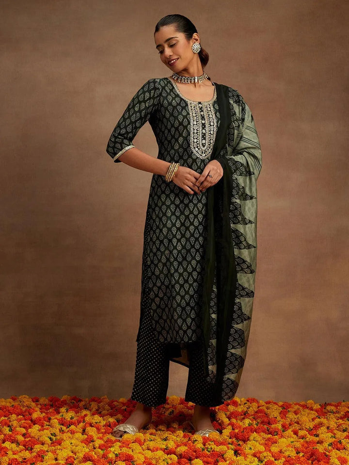 Green Printed Silk Blend Straight Kurta With Trousers & Dupatta - Libas