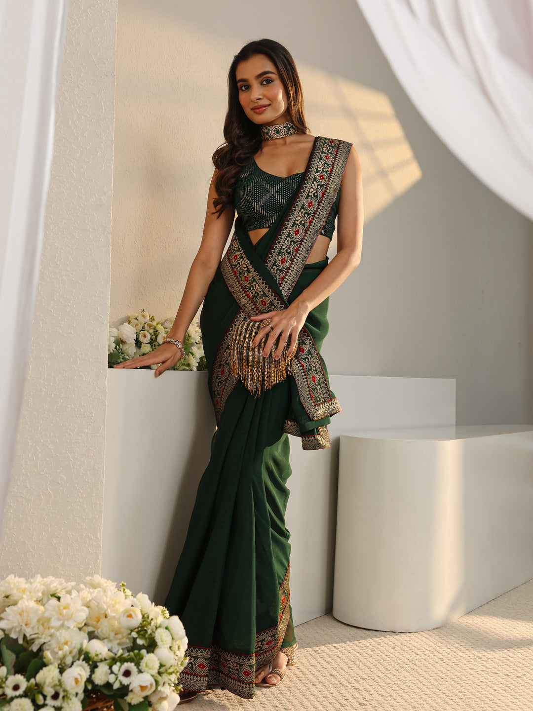 Green Solid Georgette Saree With Unstitched Blouse Piece