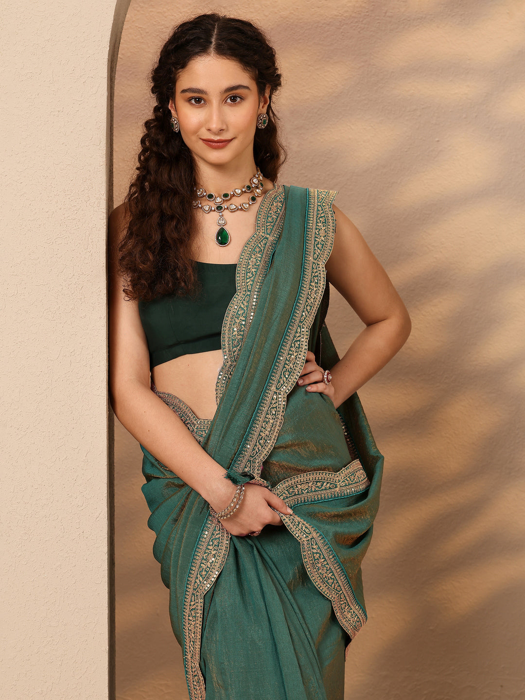 Green Solid Silk Blend Saree With Unstitched Blouse Piece