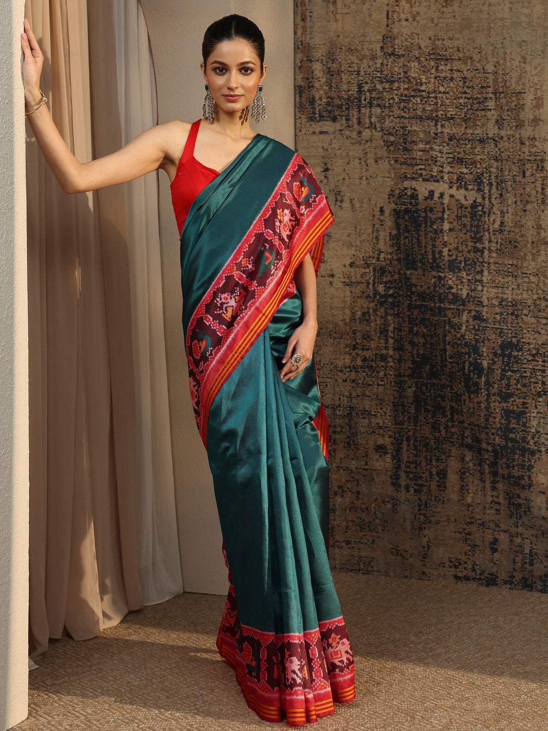 Green Solid Silk Saree With Unstitched Blouse Piece