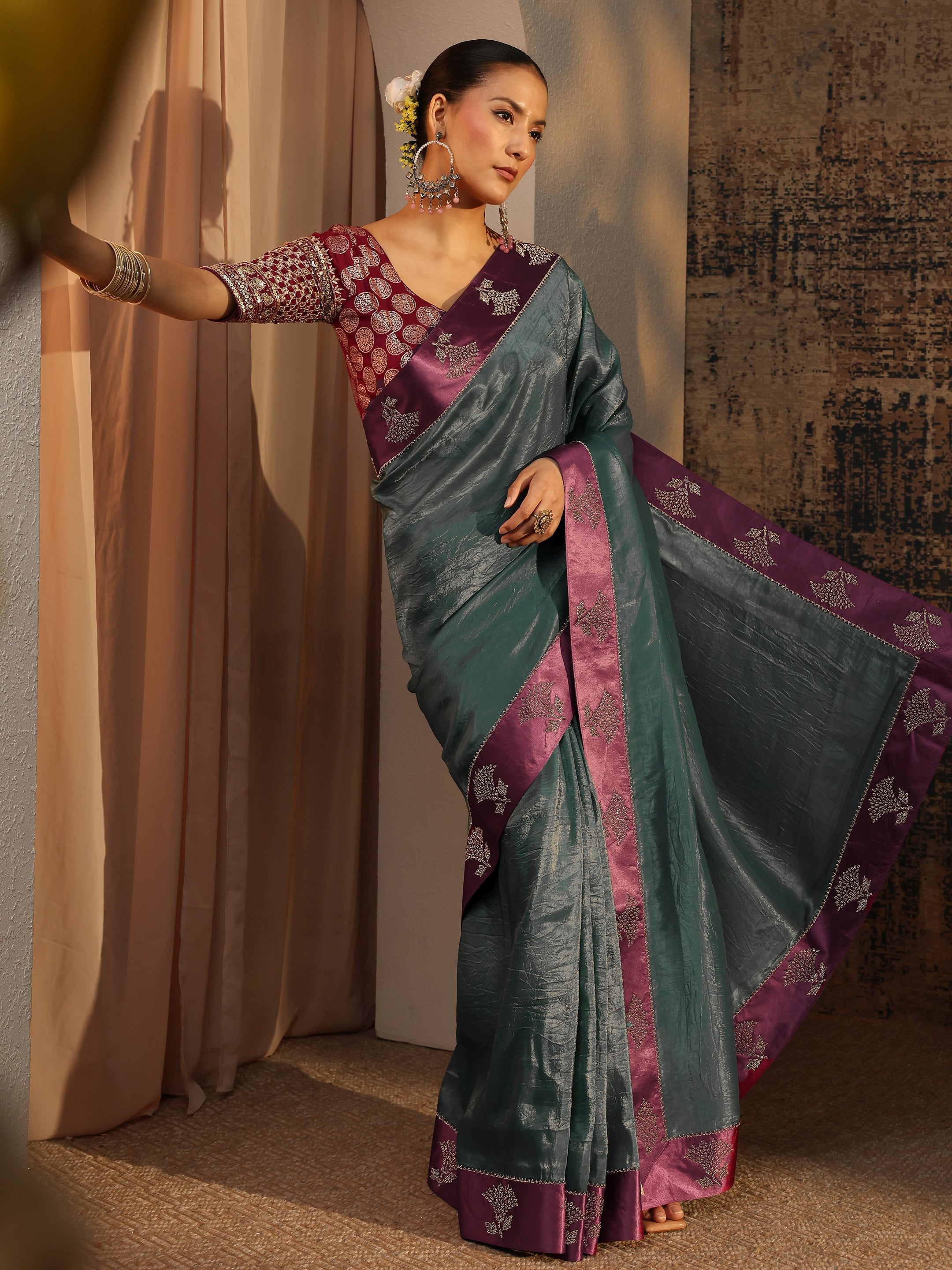 Green Solid Tissue Saree With Unstitched Blouse Piece-image-47