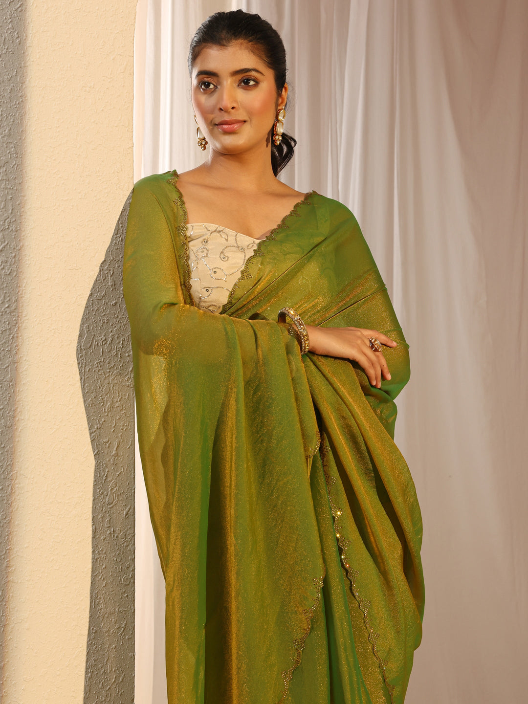 Green Solid Tissue Saree With Unstitched Blouse Piece