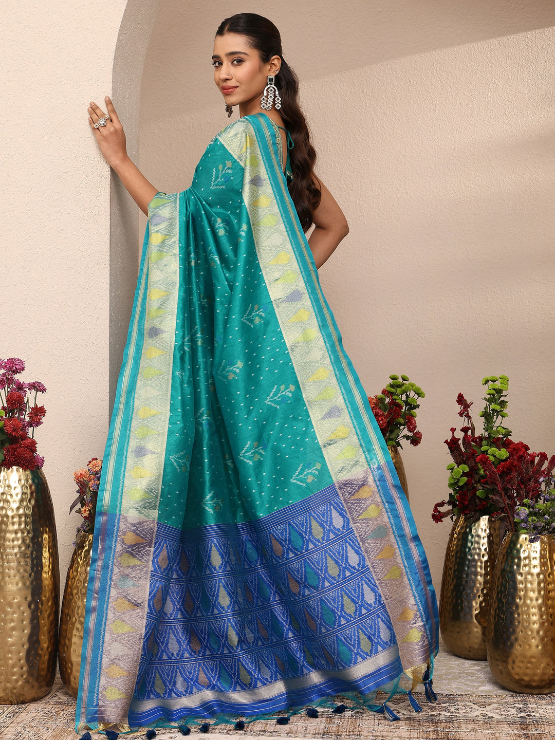 Green Woven Design Banarsi Silk Blend Saree With Unstitched Blouse Piece