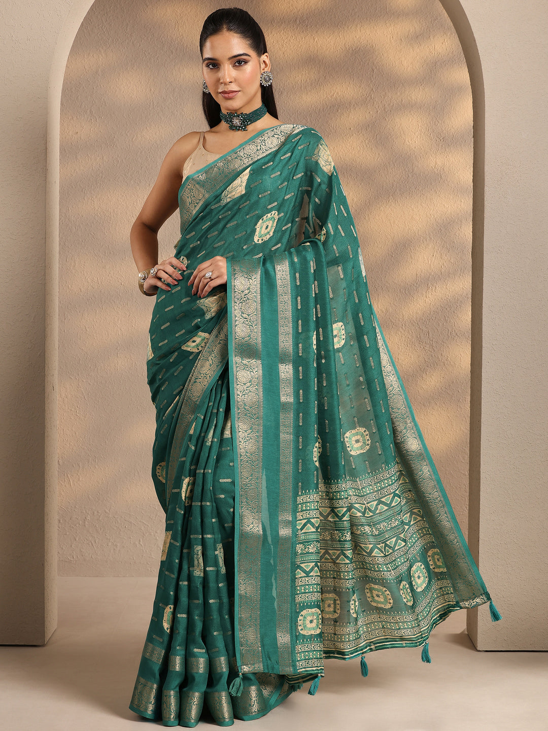 Green Woven Design Silk Blend Saree With Unstitched Blouse Piece