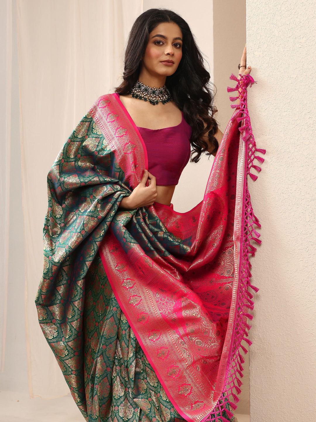 Green Woven Design Silk Blend Saree With Unstitched Blouse Piece