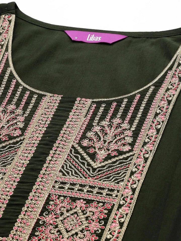 Green Yoke Design Silk Design Suit Set With Trousers - Libas