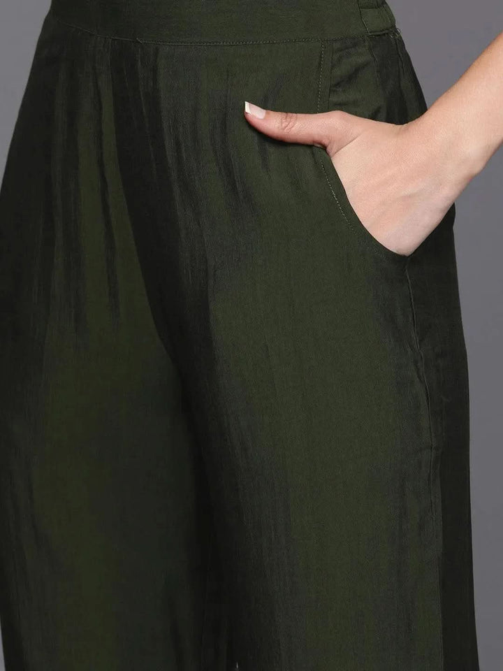 Green Yoke Design Silk Design Suit Set With Trousers - Libas