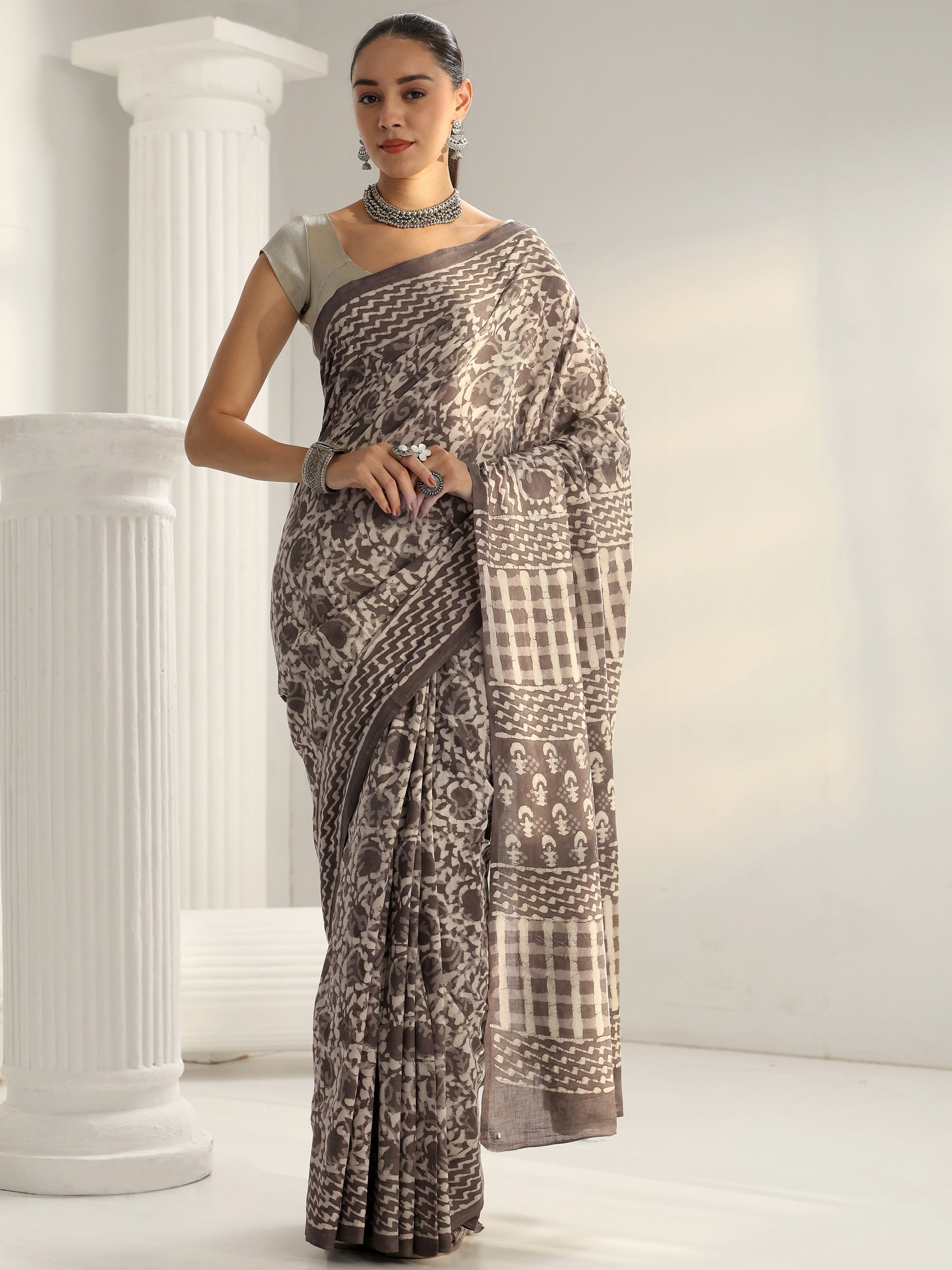 libas Grey Batik Print Cotton Saree-picture-59