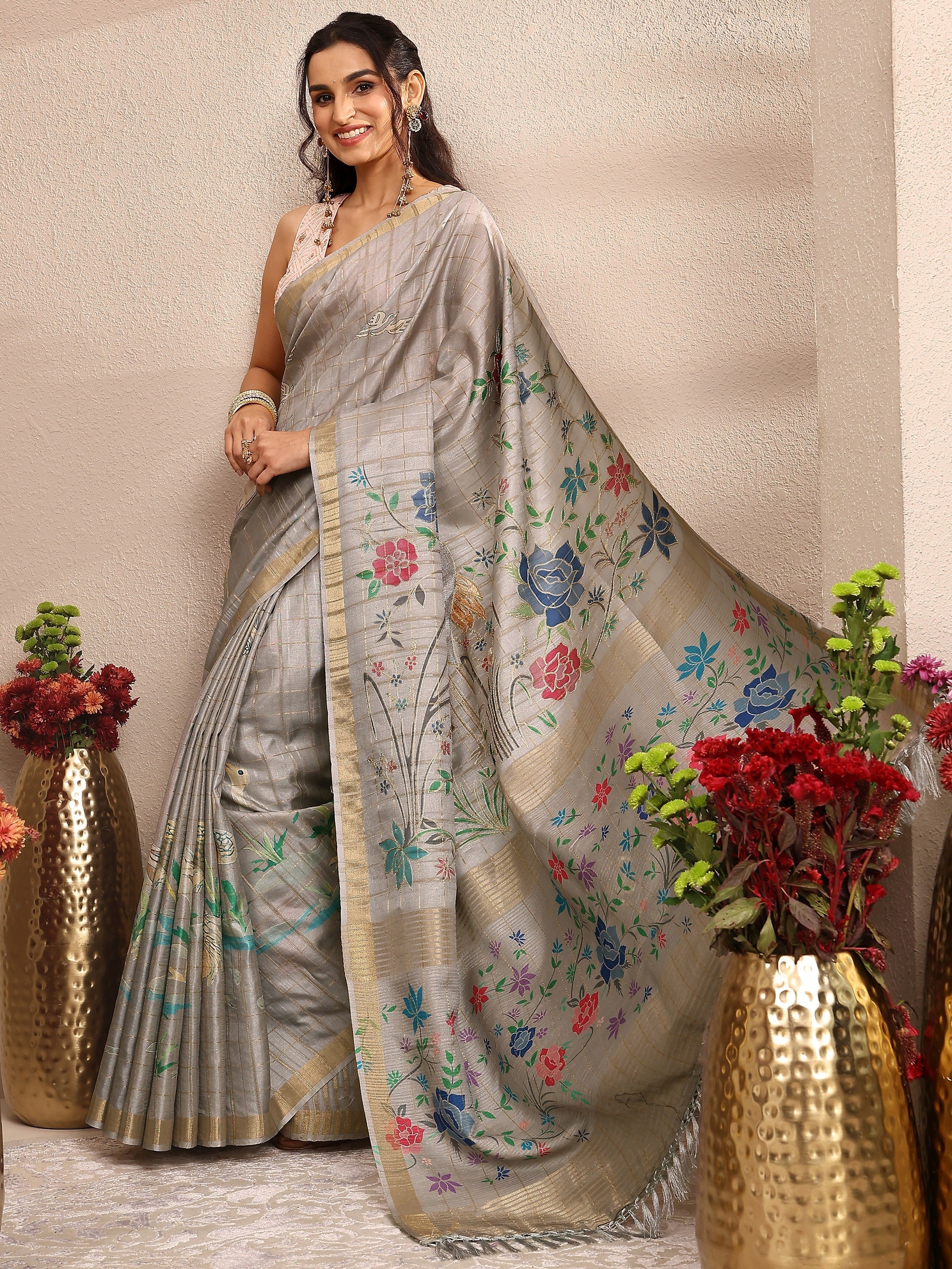 libas Grey Embroidered Silk Blend Saree With Unstitched Blouse Piece-picture-35
