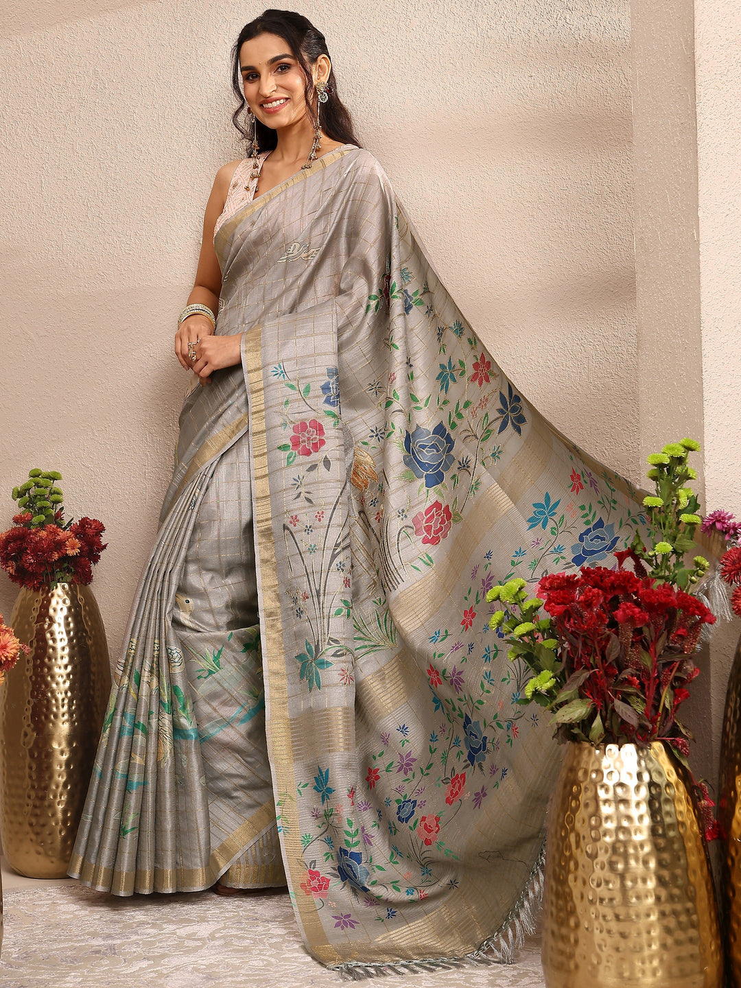 Grey Embroidered Silk Blend Saree With Unstitched Blouse Piece