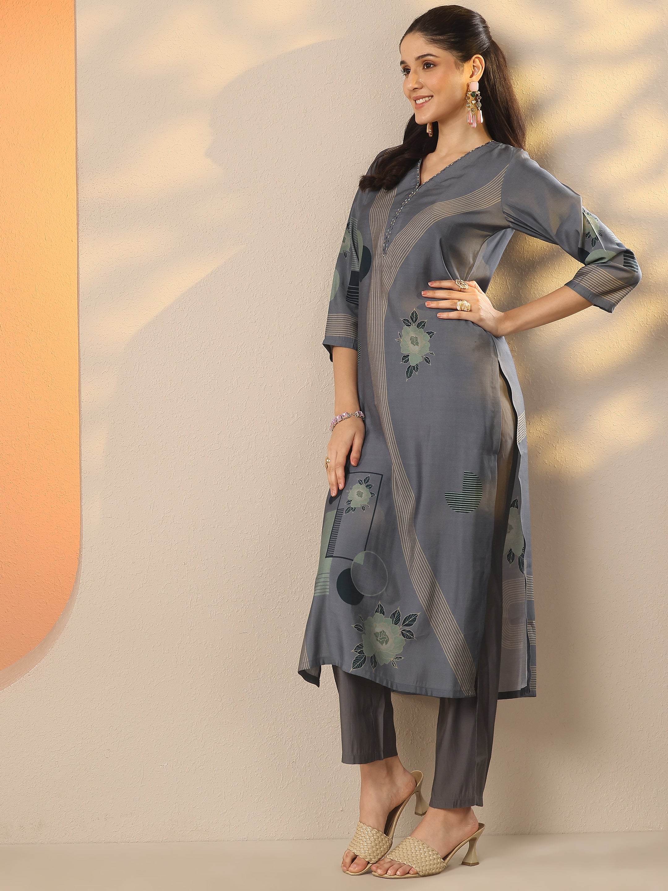 libas Grey Printed Silk Blend Straight Kurta-picture-17