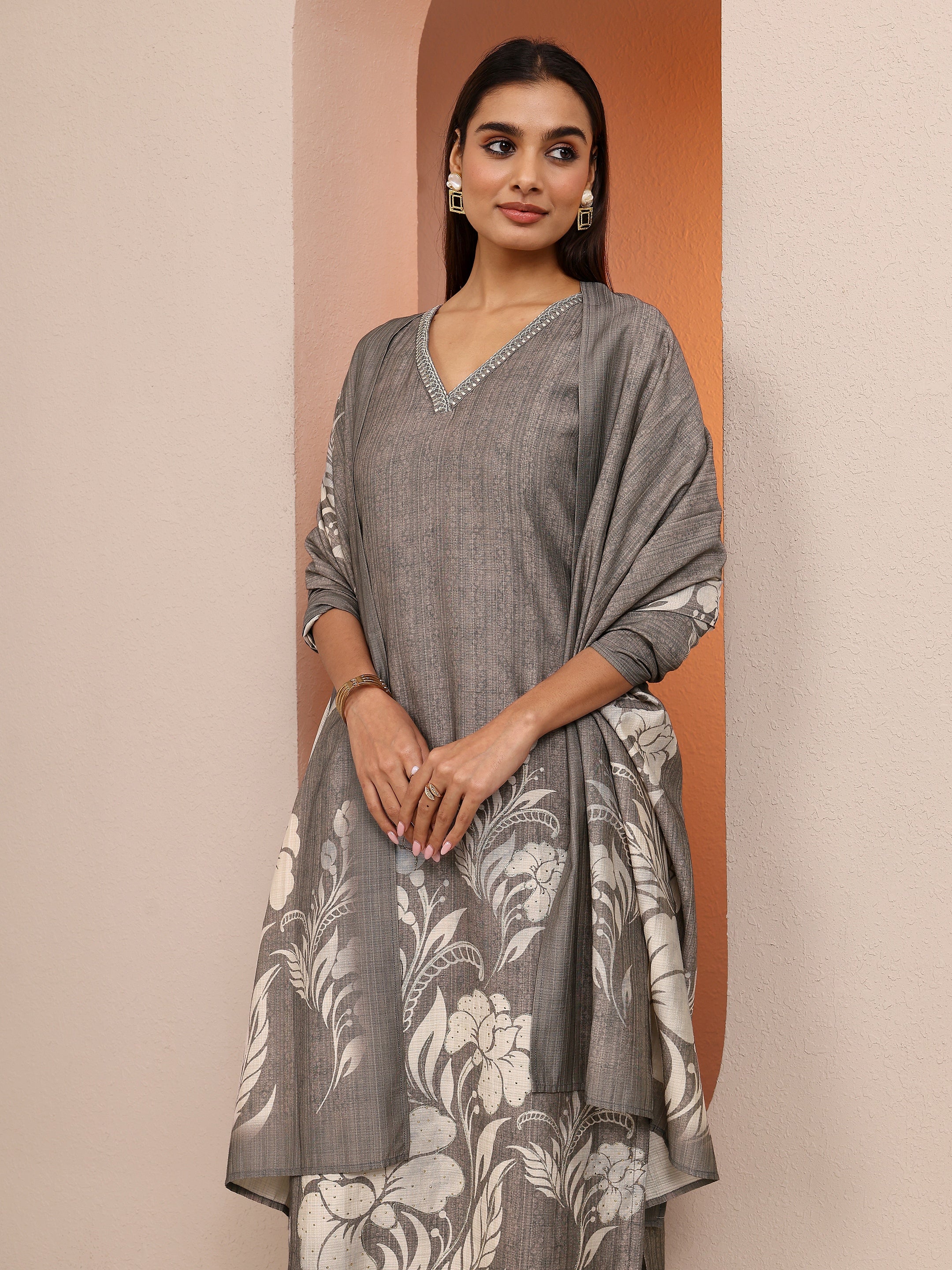 libas Grey Printed Silk blend Straight Suit Set With Dupatta-picture-28
