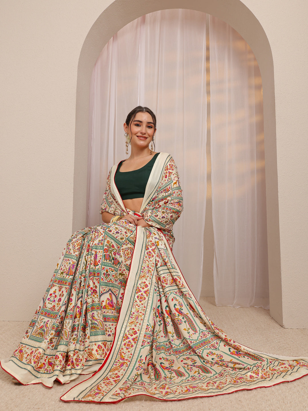 Ivory Ethnic Motifs Printed Silk Blend Saree
With Unstitched Blouse Piece