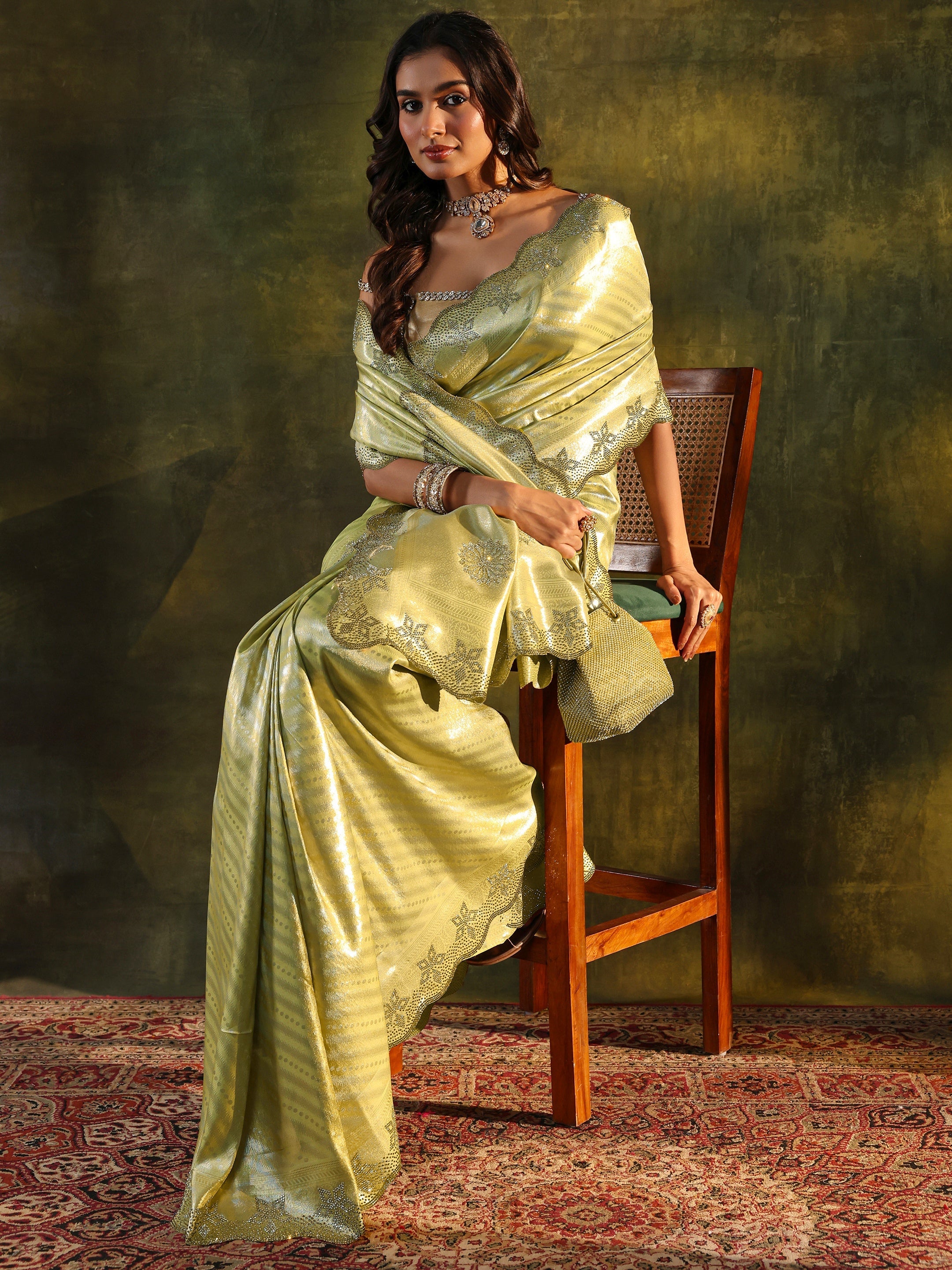Libas Art Green Floral Embellished Silk Blend Saree With Unstitched Blouse Piece-picture-18