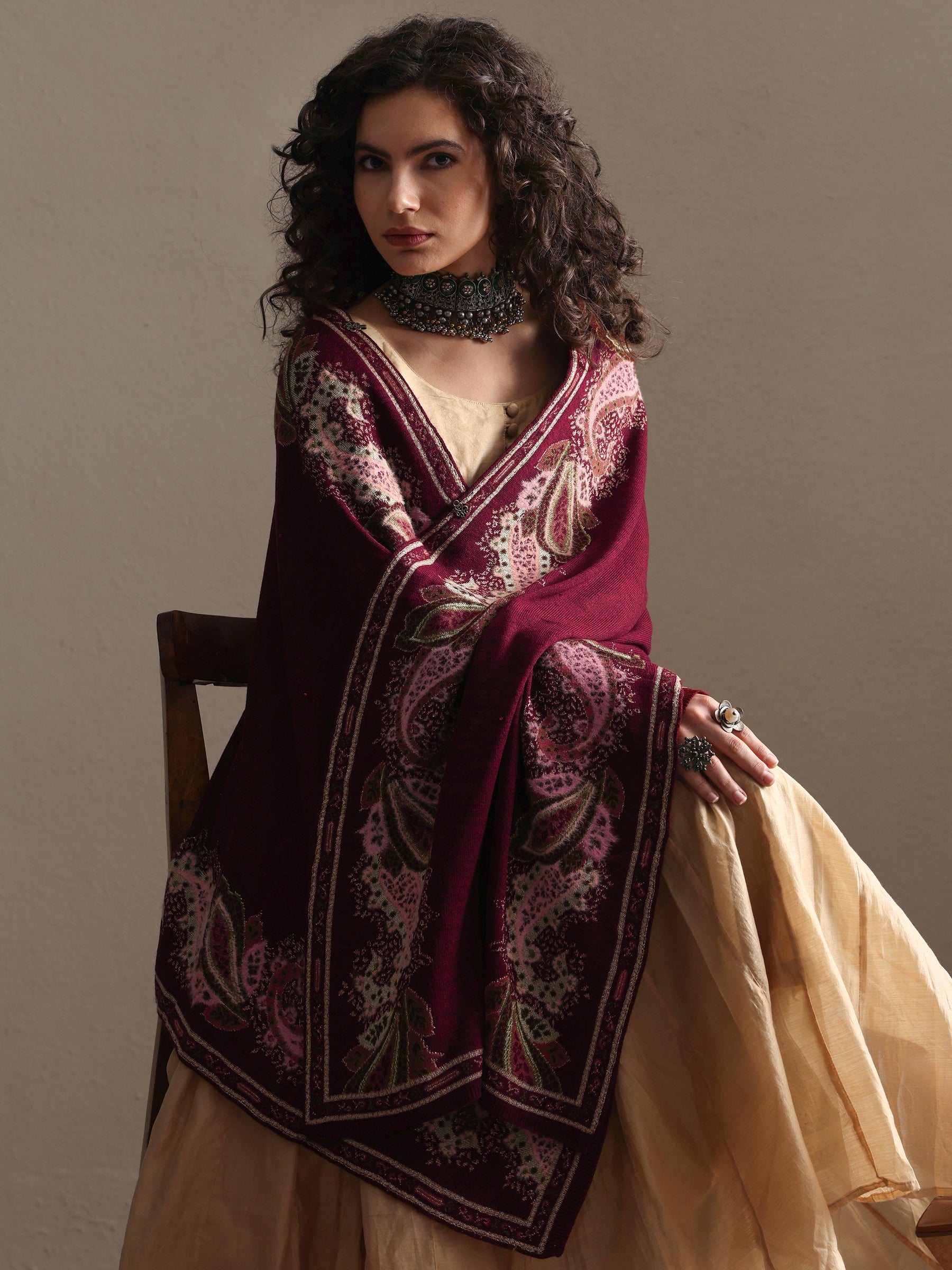 Blue Embellished Silk Blend Saree With Unstitched Blouse Piece