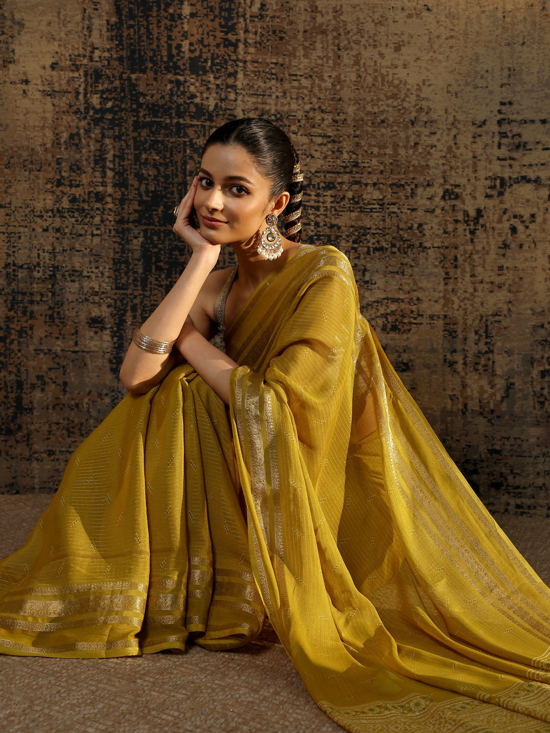 Mustard Embellished Silk Blend Saree With Unstitched Blouse Piece