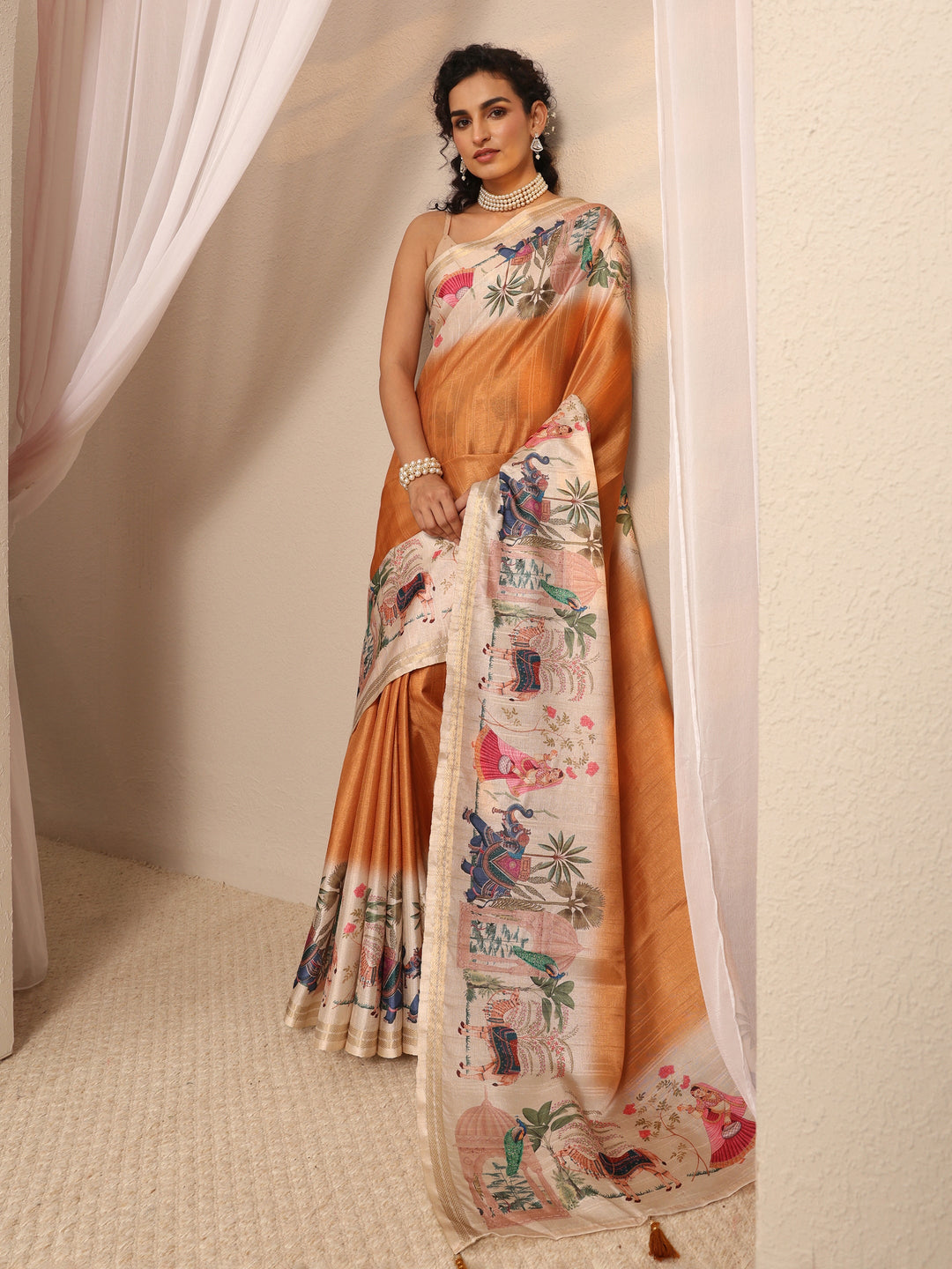 Mustard Printed Silk Blend Saree With Unstitched Blouse Piece