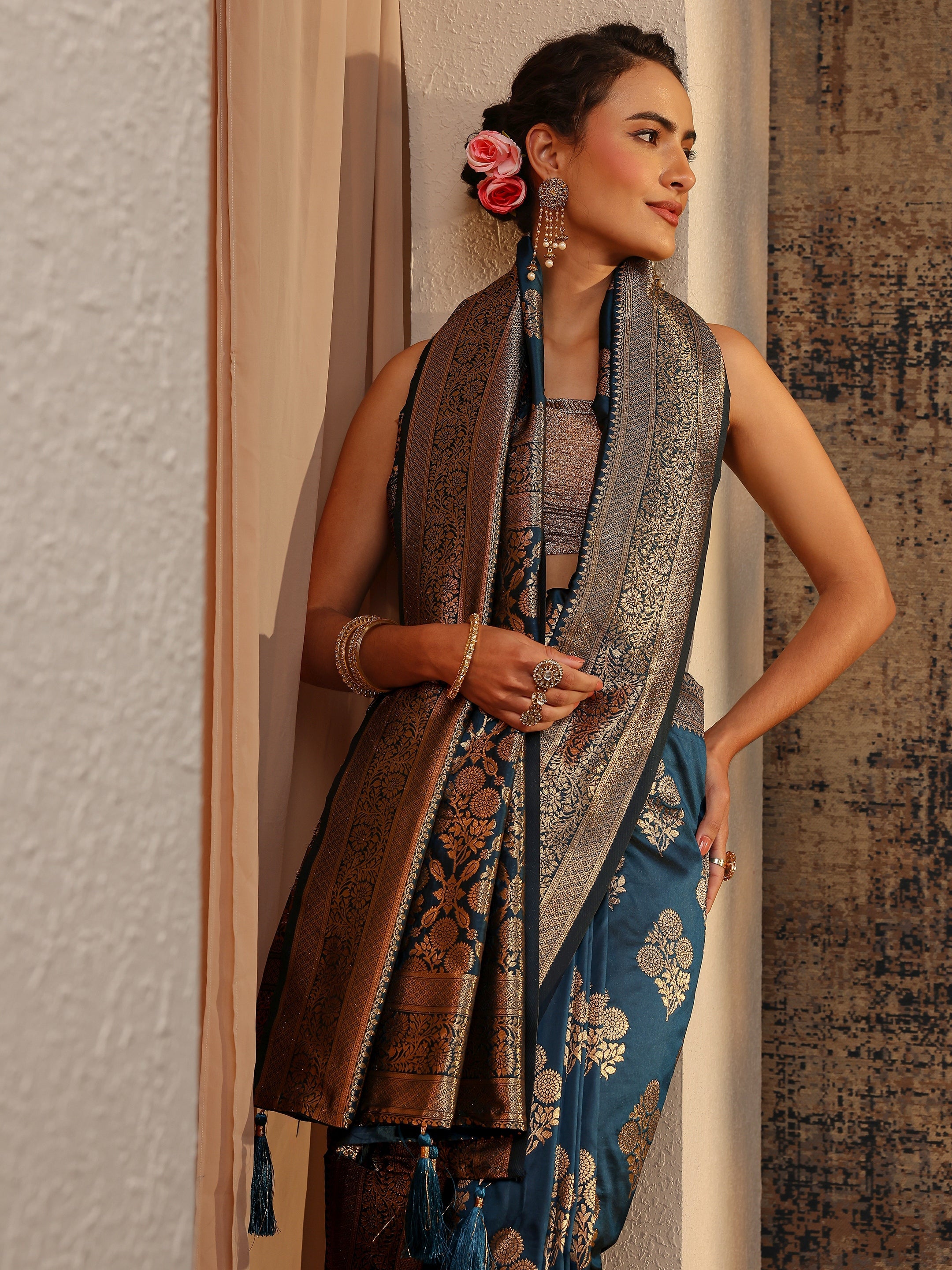 libas Navy Blue Floral Woven Design Silk Blend Saree With Unstitched Blouse Piece-picture-51