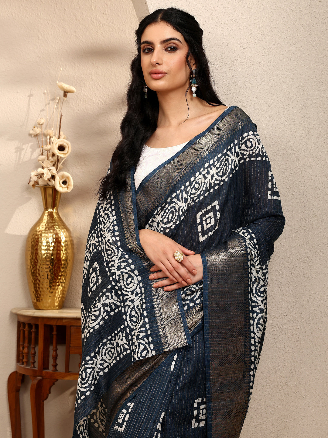 Navy Blue Geometric Printed Silk Blend Saree With Unstitched Blouse Piece