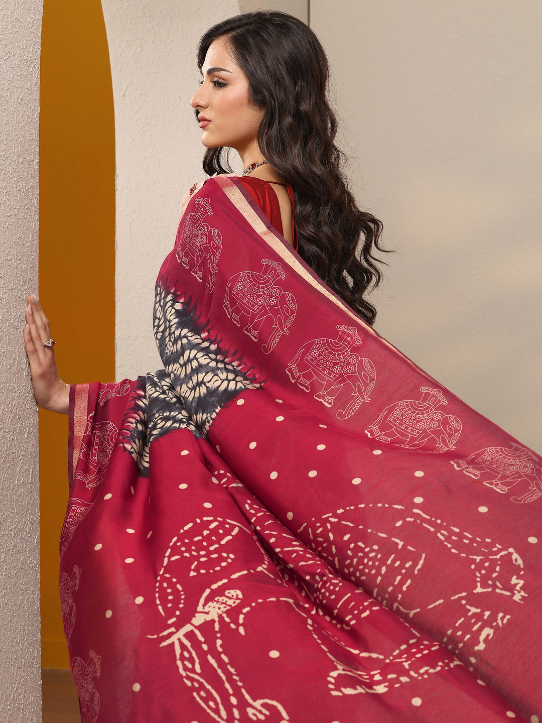 Navy Blue Printed Silk Blend Saree With Unstitched Blouse Piece