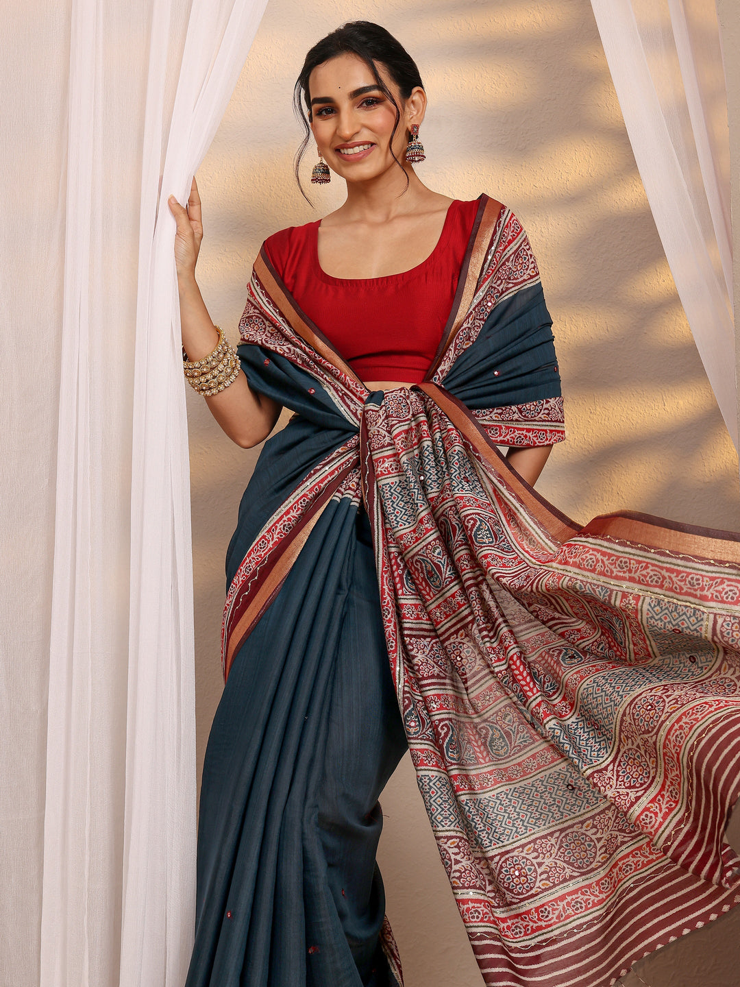 Navy Blue Solid Silk Blend Saree With Unstitched Blouse Piece