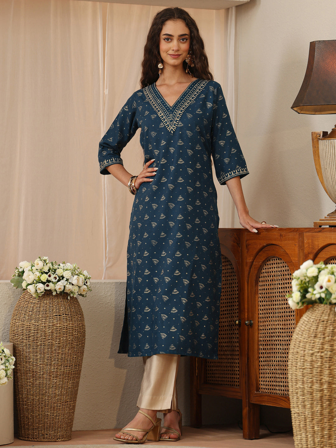  Off White Abstract Printed Panelled A-Line Kurta 
