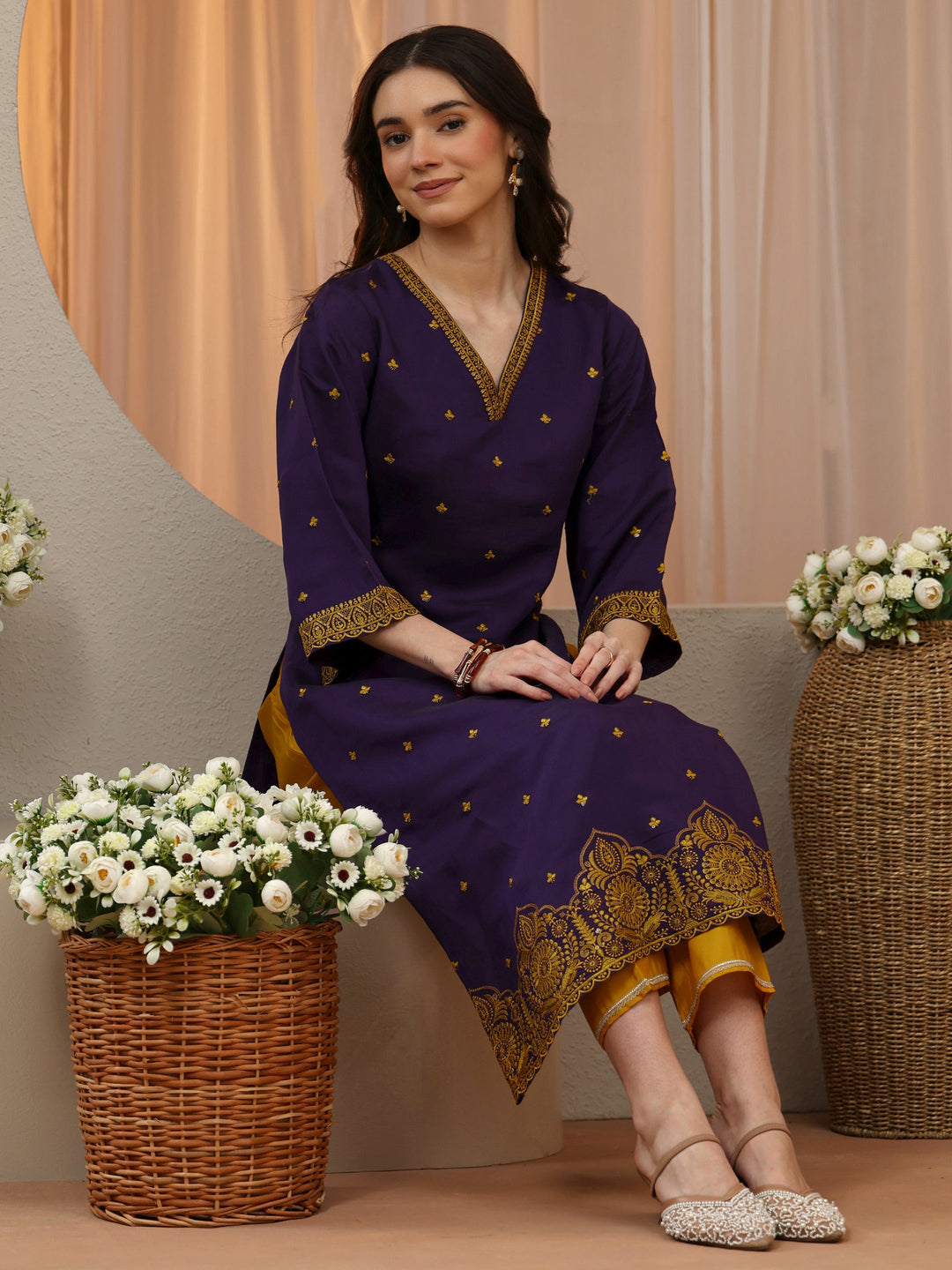 Off White Abstract Printed Panelled A-Line Kurta 
