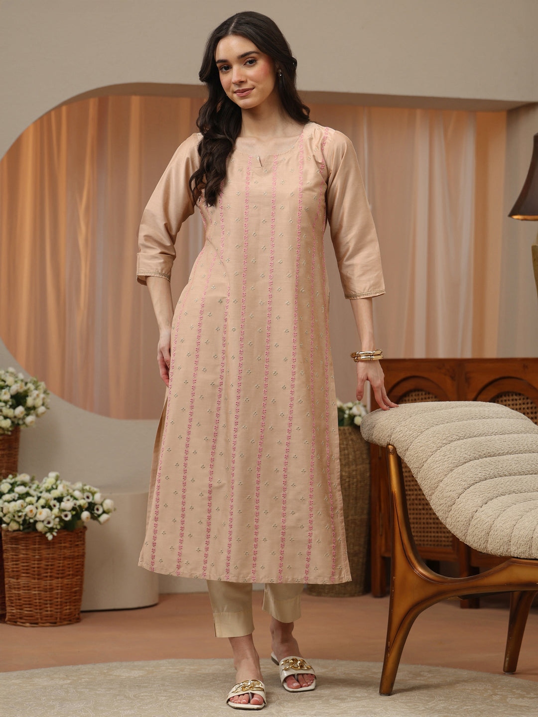  Off White Abstract Printed Panelled A-Line Kurta 