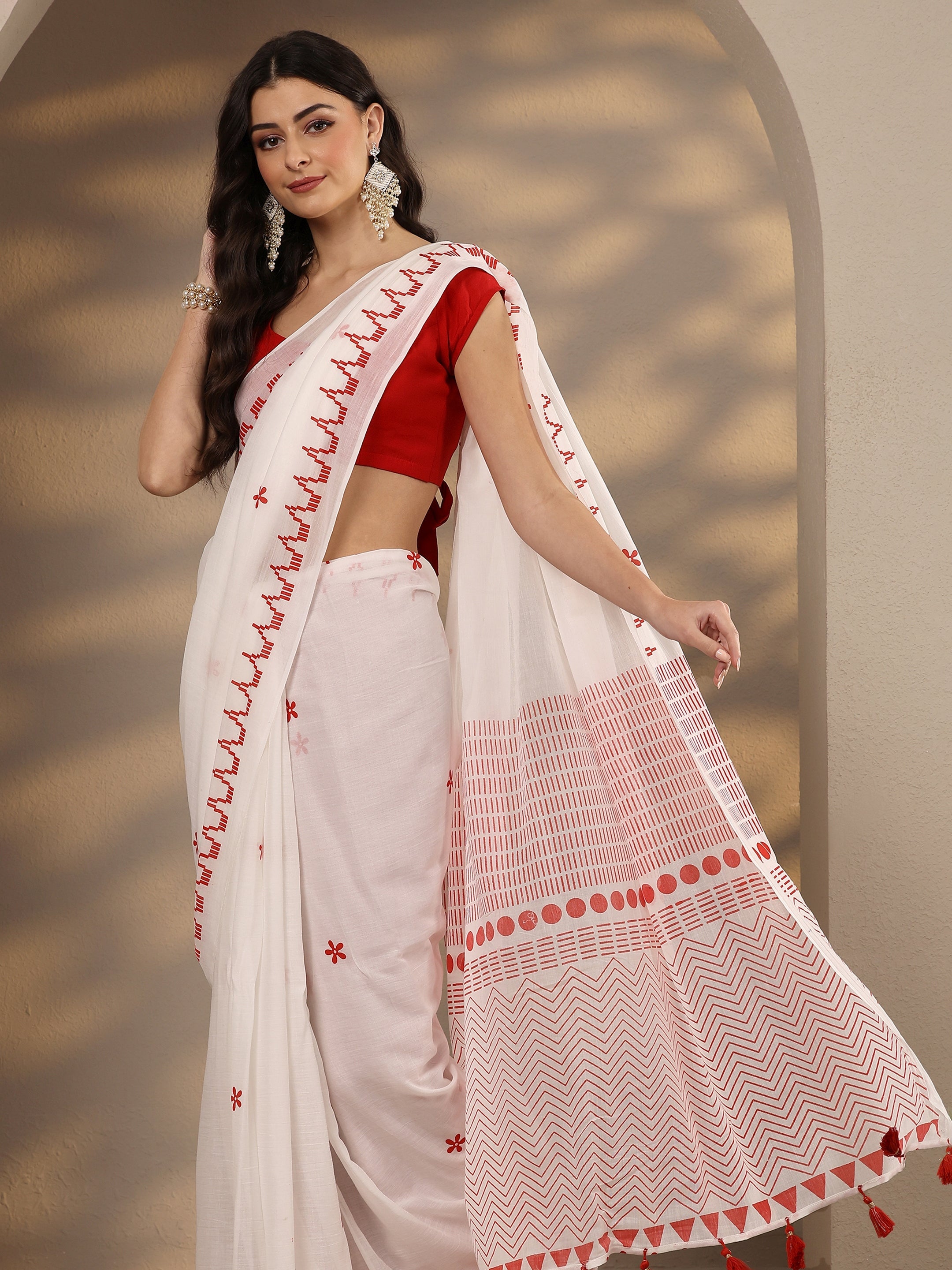libas Off White Chevron Printed Cotton Blend Saree With Unstitched Blouse Piece-picture-30
