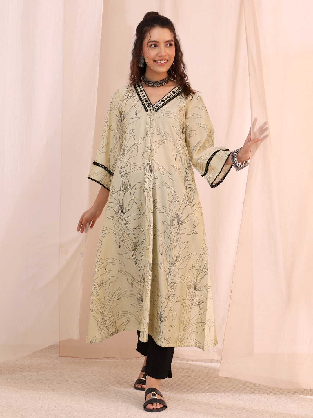  Off White Floral Printed Silk Blend A-Line Kurta 