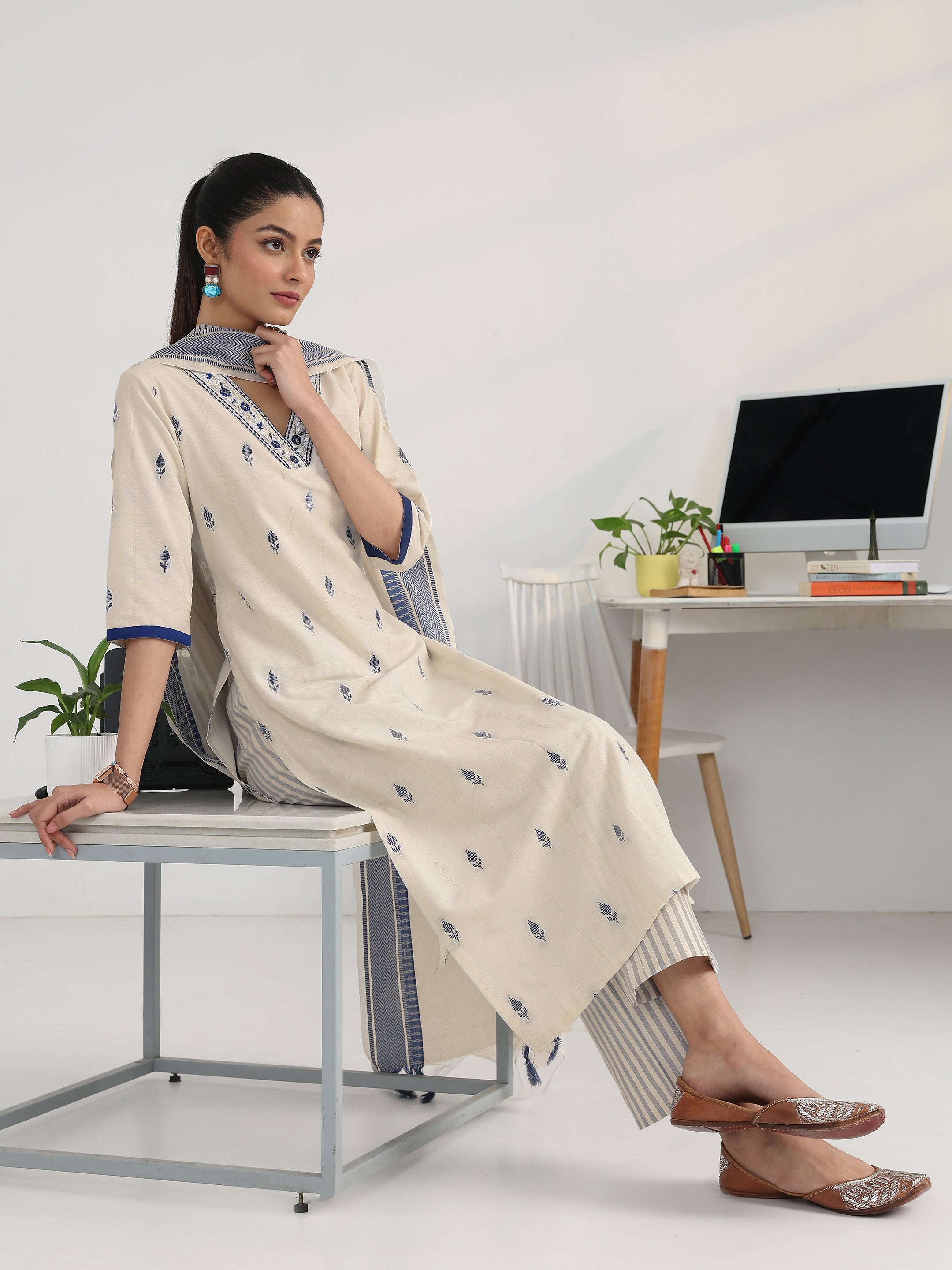 White Woven Design Cotton Blend Ambition Suit Set-image-36