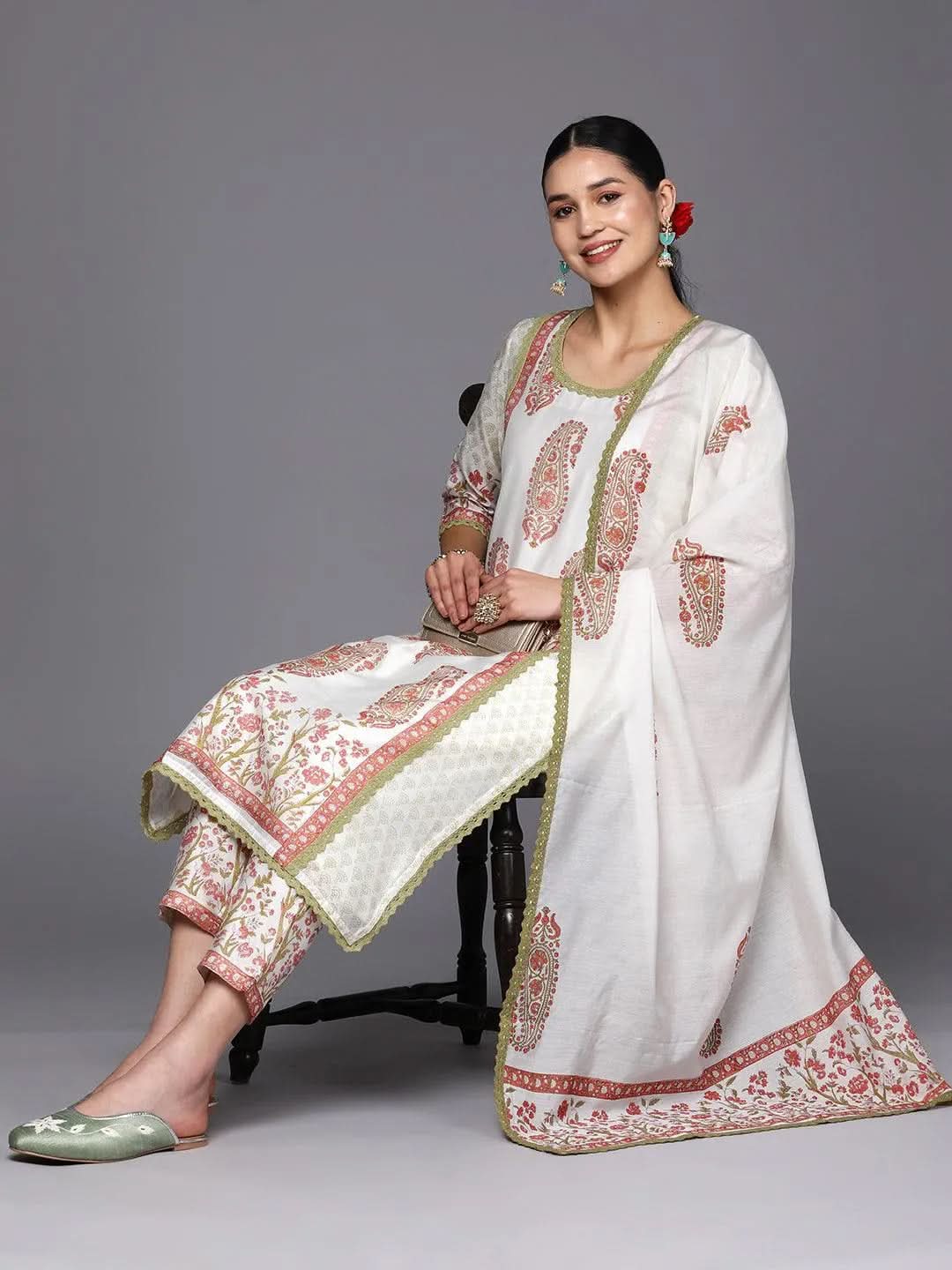 

Off-White Printed Chanderi Silk Straight Kurta With Trousers & Dupatta