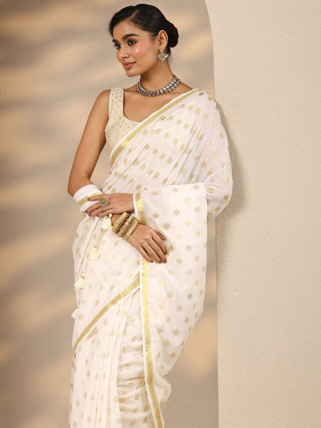 Off White Printed Cotton Blend Saree With Unstitched Blouse Piece