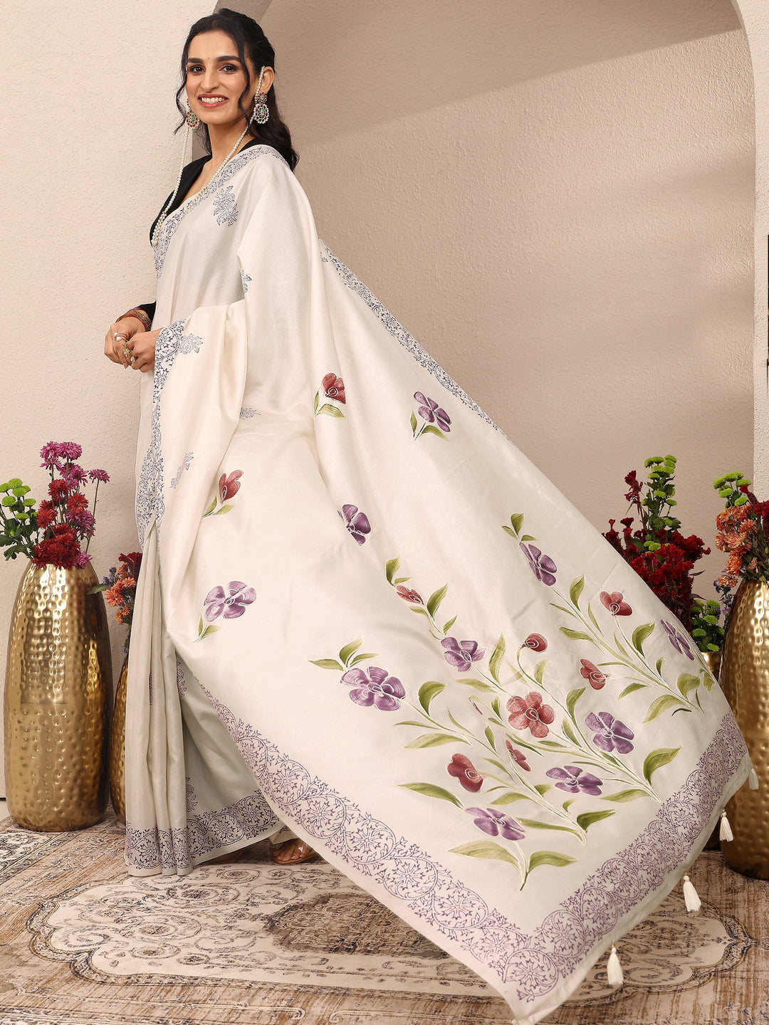 Off White Printed Silk Blend Saree With Unstitched Blouse Piece