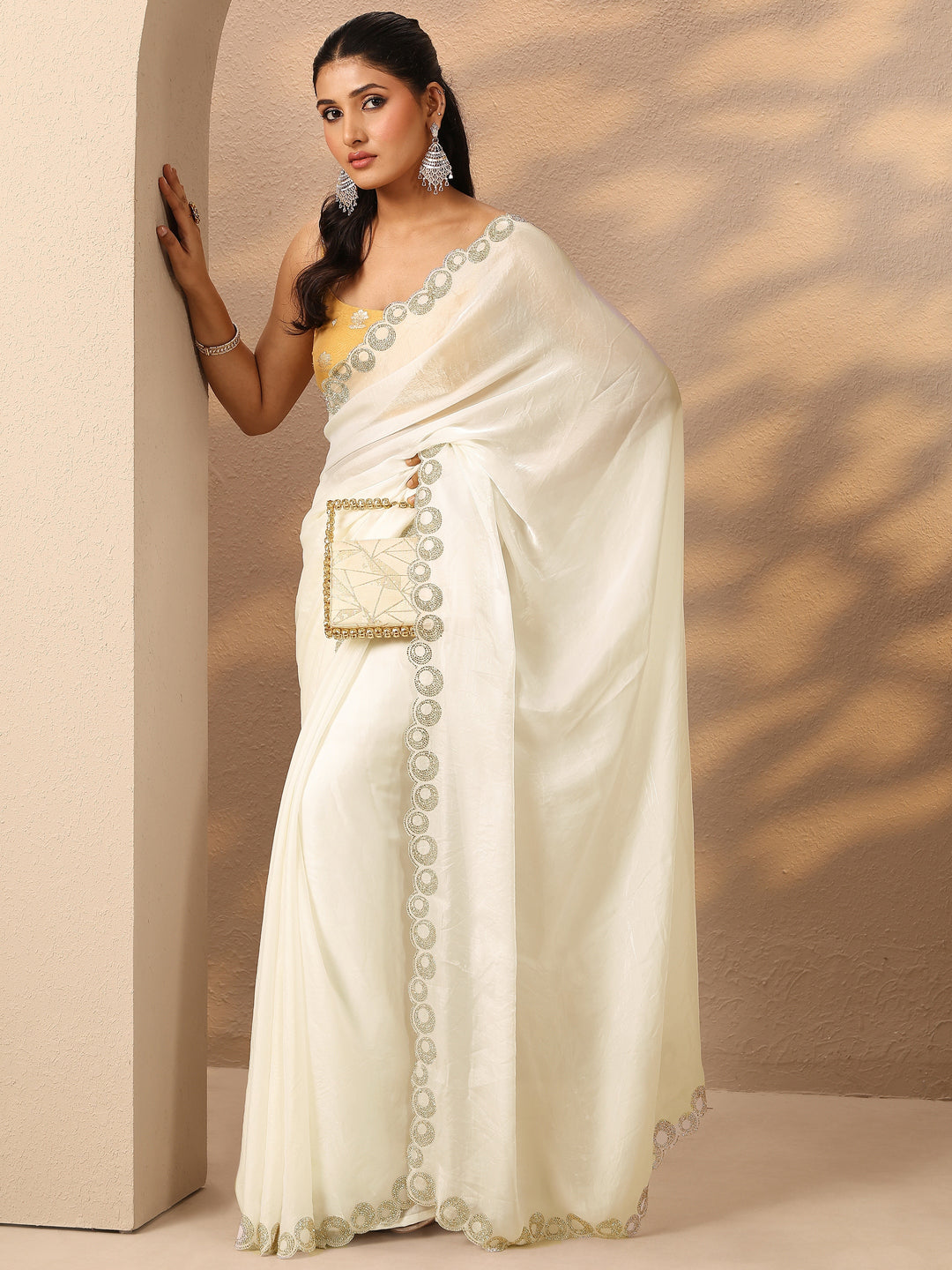  Off White Solid Silk Blend Saree With Unstitched Blouse Piece 