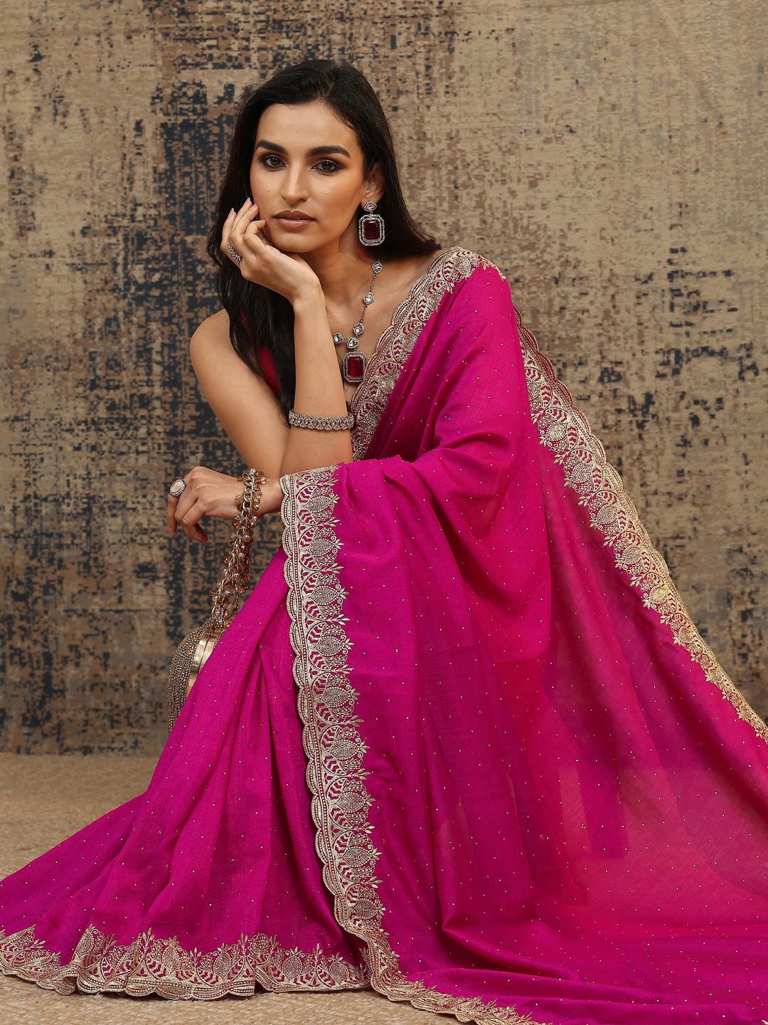 Pink Embellished Silk Blend Saree With Unstitched Blouse Piece