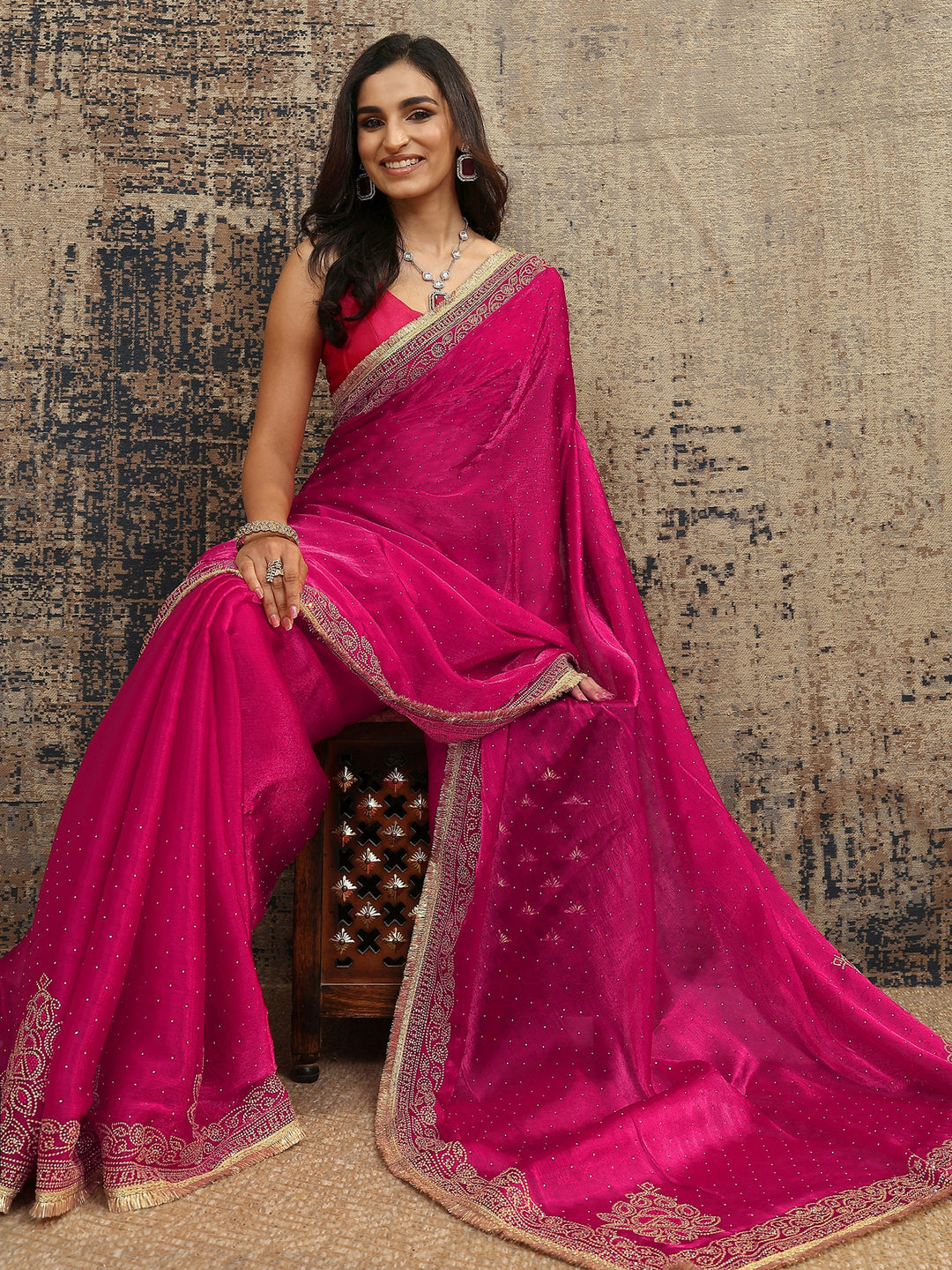 Pink Embellished Silk Blend Saree With Unstitched Blouse Piece