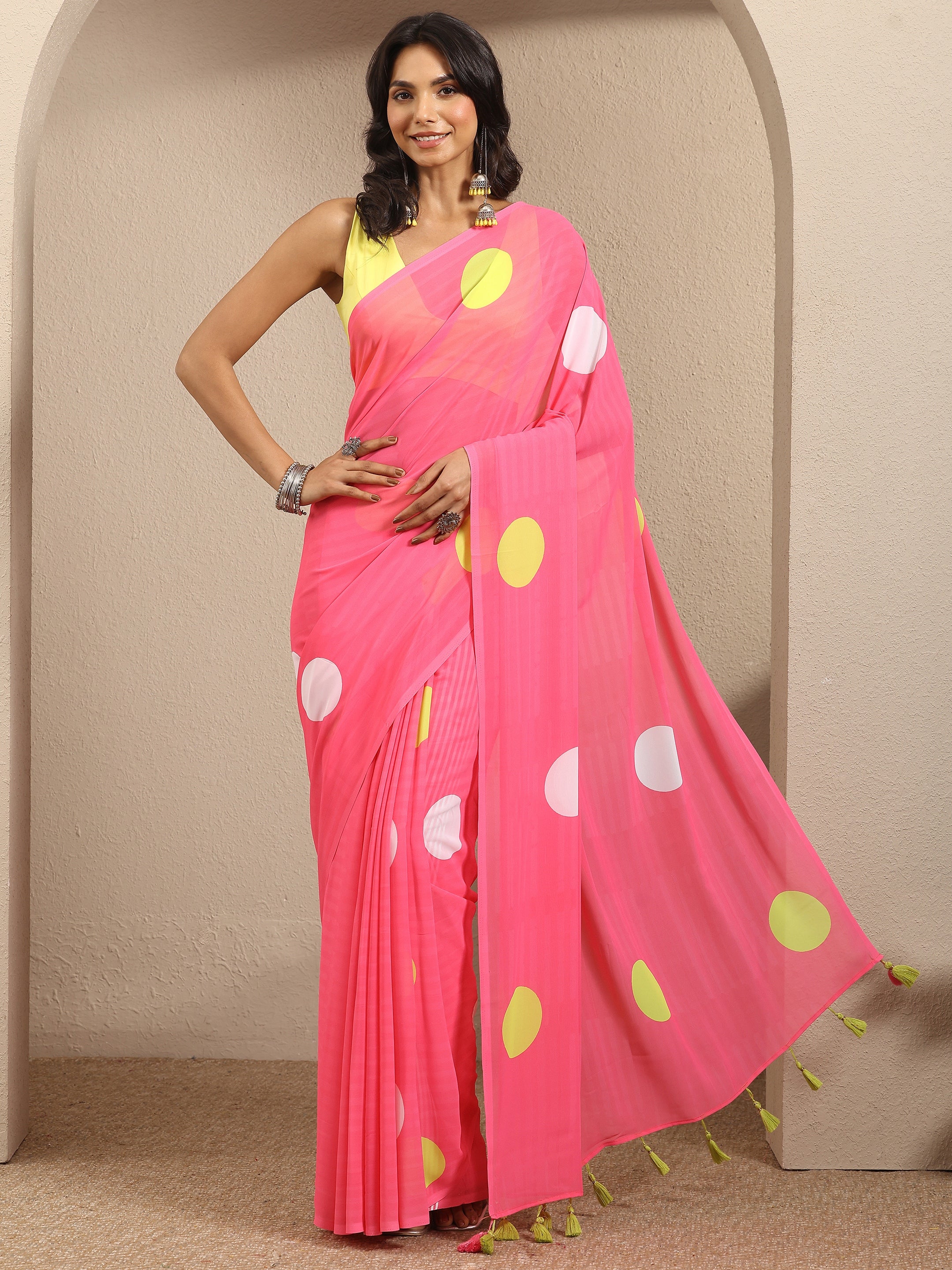 Pink Geometric Printed Georgette Saree With Unstitched Blouse Piece-image-13