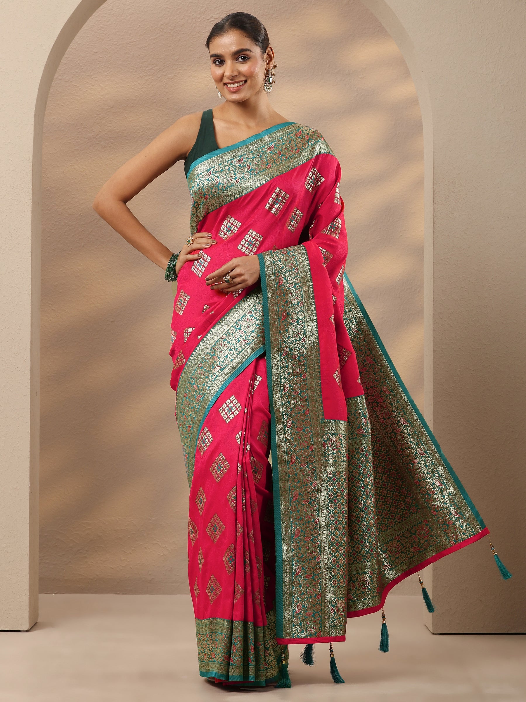 Green Printed Pure Georgette Saree With Unstitched Blouse Piece