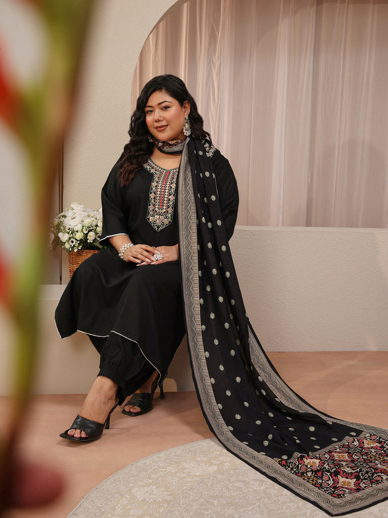 Plus Size Black Yoke Embroidered Silk Blend Straight Suit Set