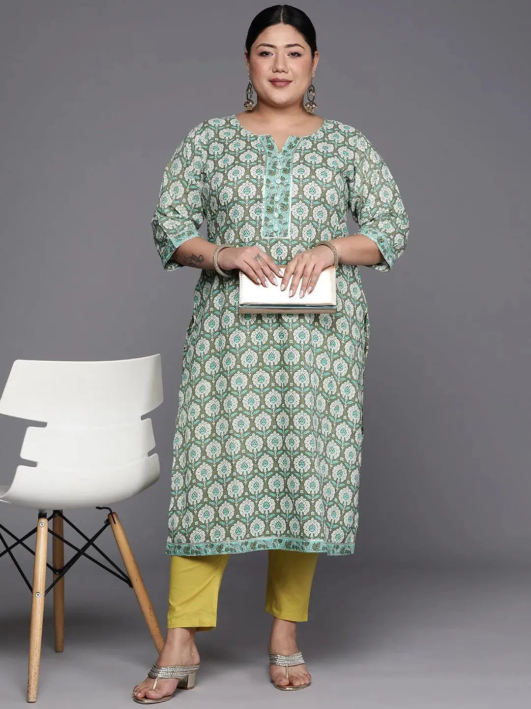 

Plus Size Green Printed Cotton Straight Kurta