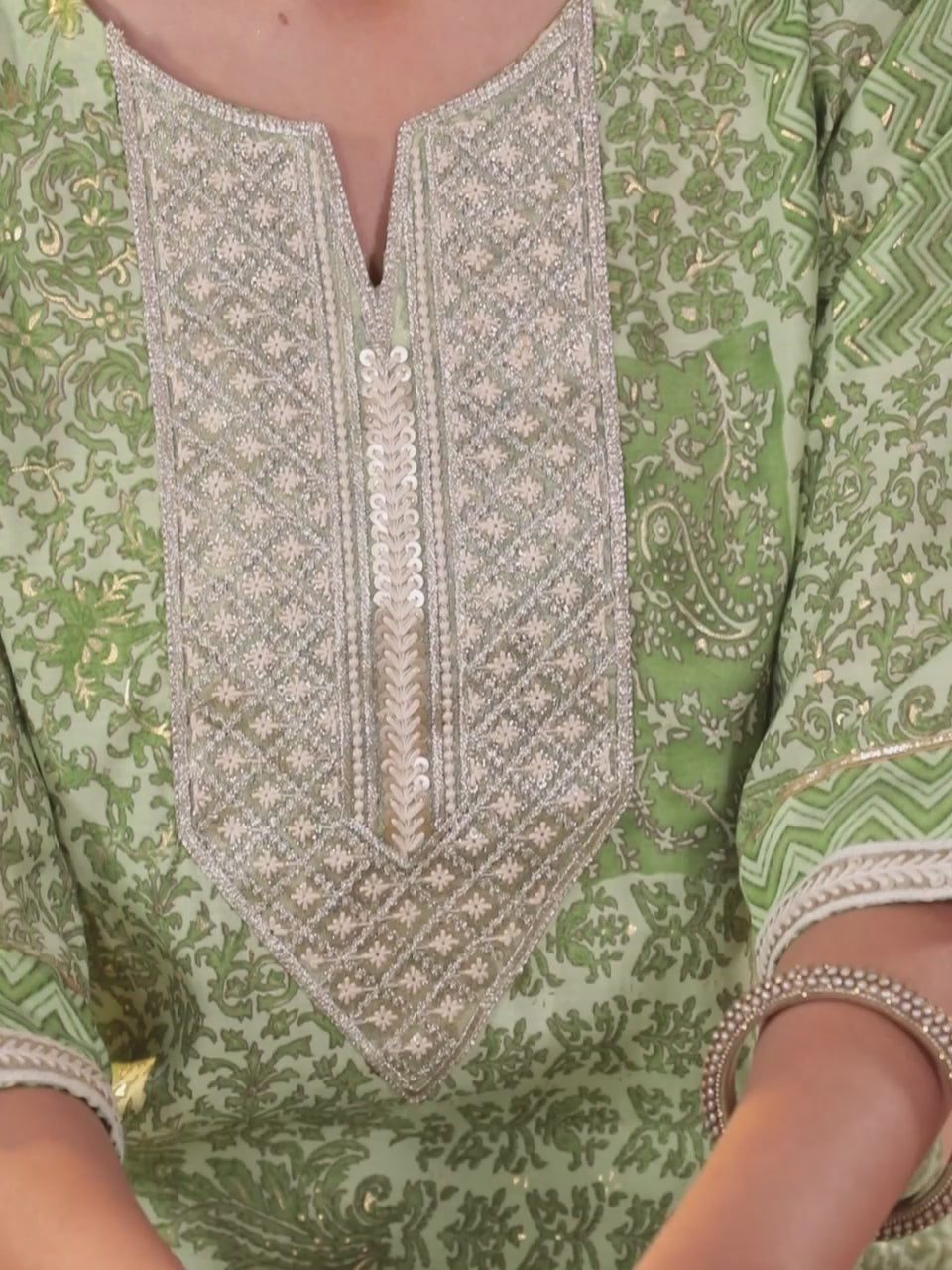 Green Printed Silk Blend Straight Kurta With Dupatta