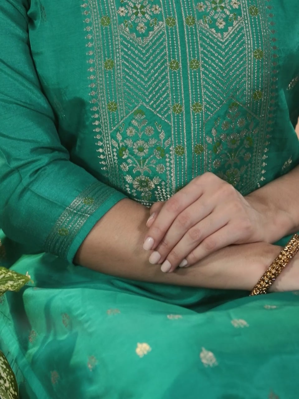  Green Self Design Silk Blend Straight Kurta With Trousers & Dupatta 