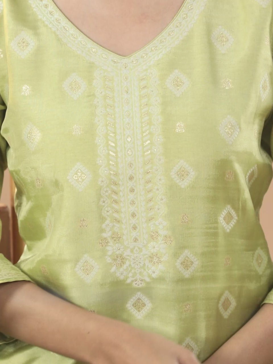  Green Self Design Silk Blend Straight Kurta With Trousers & Dupatta 
