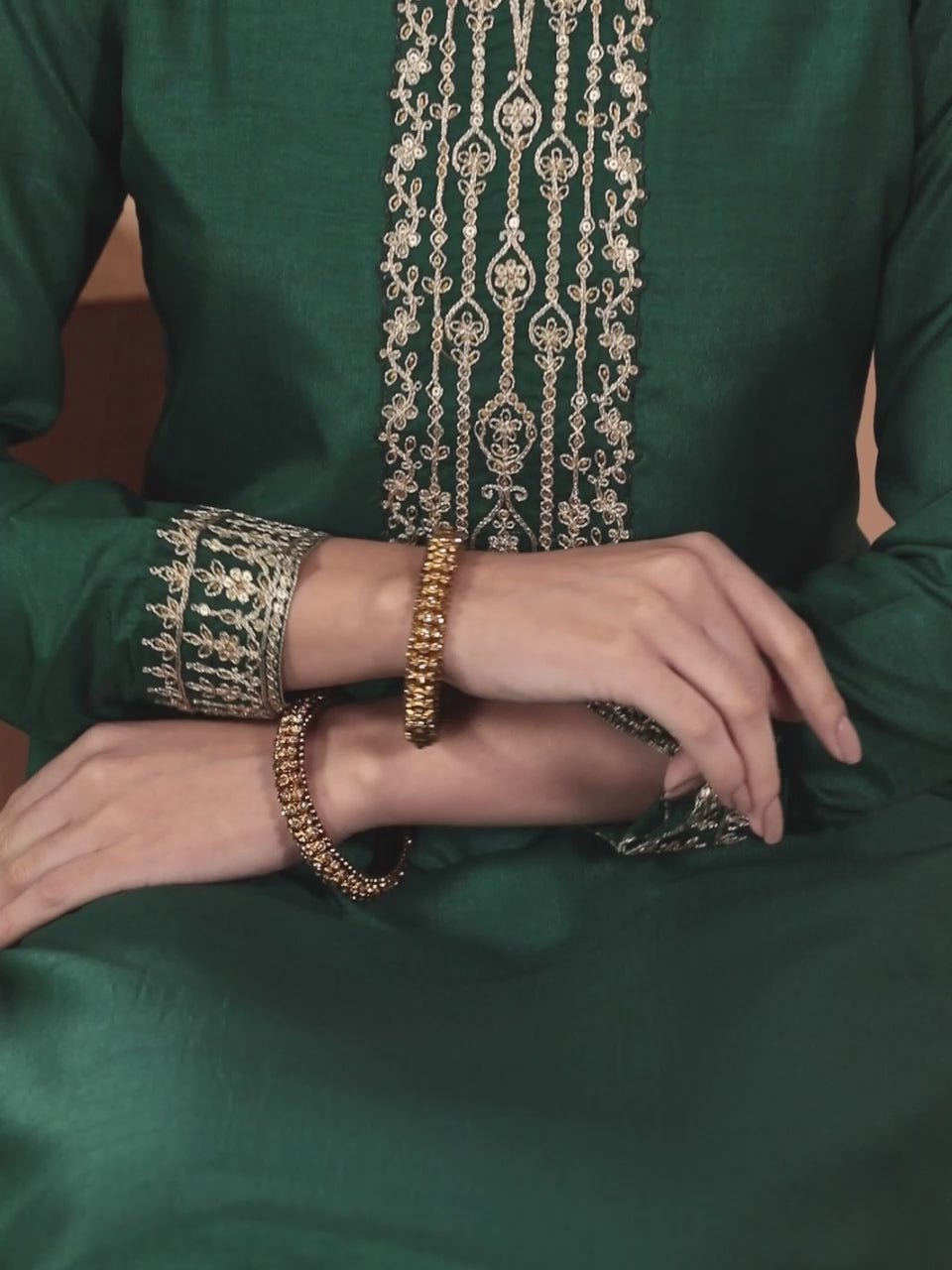  Green Printed Silk Blend Straight Kurta With Trousers & Dupatta 